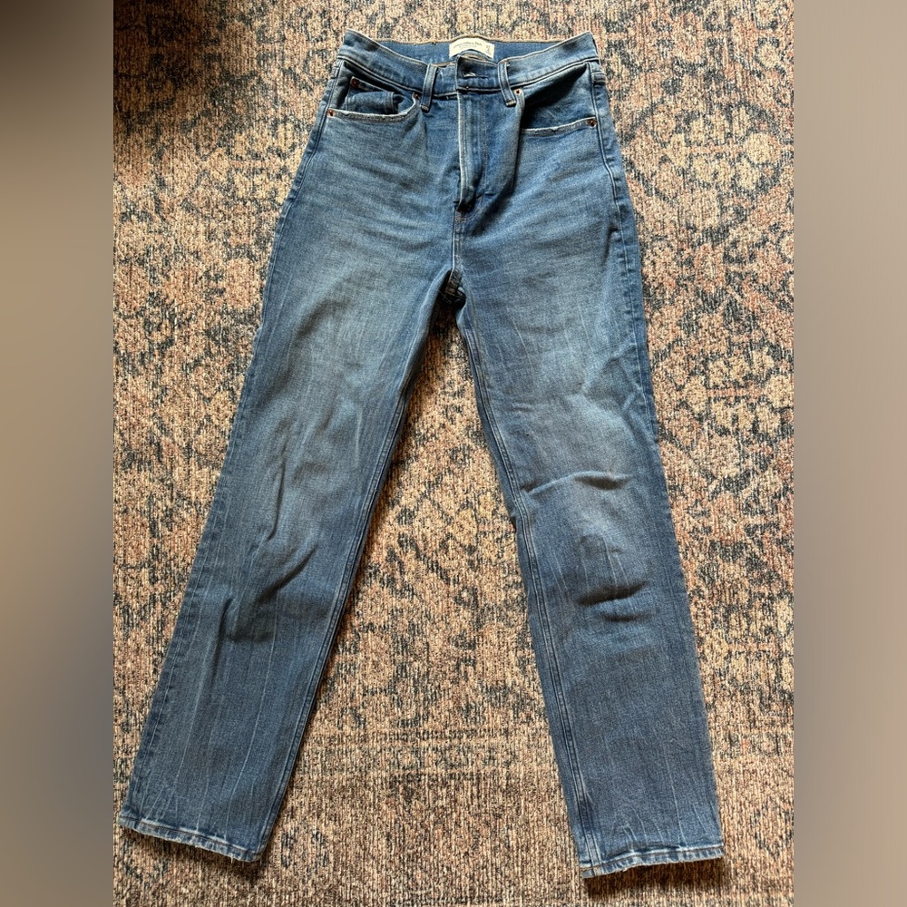Women’s Abercrombie Jeans- Ultra High Rise Ankle Straight jean